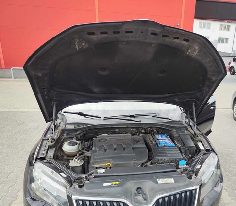 Skoda Superb cena 61900 przebieg: 299000, rok produkcji 2018 z Warszawa małe 301